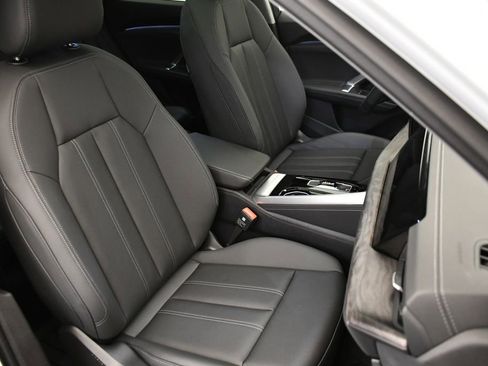 Used 2025 Audi Q5 Premium w/ Convenience Package image 48