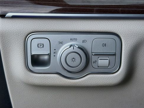 Used 2021 Mercedes-Benz GLS 580 4MATIC image 38