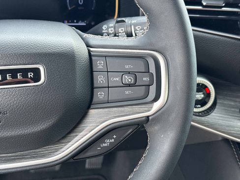 Used 2024 Jeep Wagoneer Series II image 30