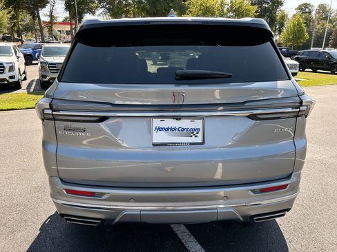 Used 2025 Buick Enclave Avenir image 8