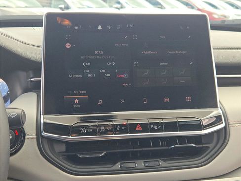 Certified 2025 Jeep Compass Limited image 30