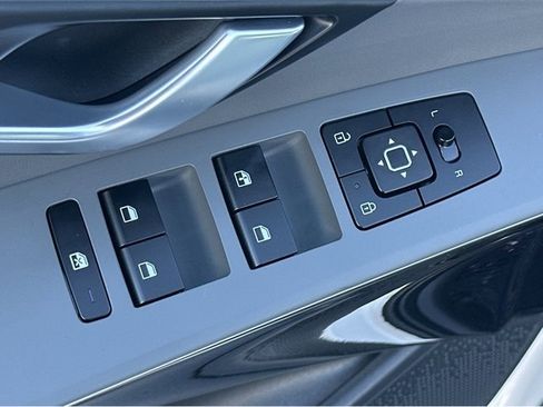 Certified 2025 Kia Niro EX image 36