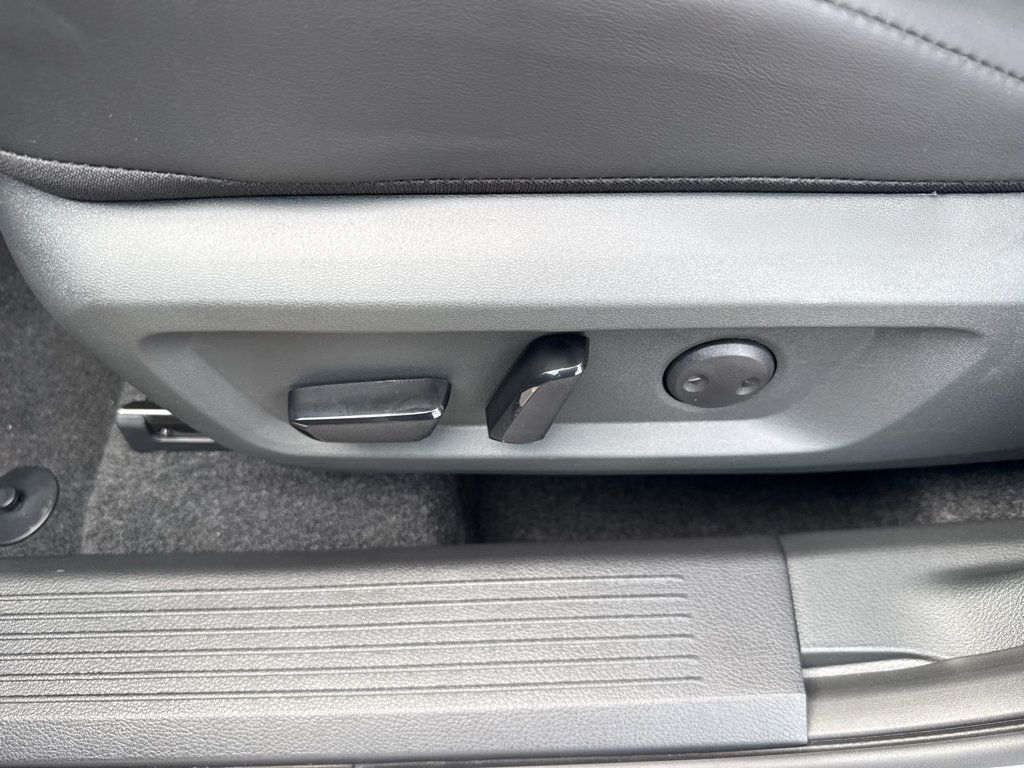 New 2026 Nissan Rogue Dark Armor AWD/4WD image 15