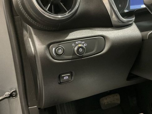 Used 2025 Chevrolet Blazer LT image 8