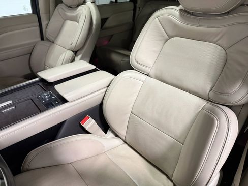 Used 2019 Lincoln Navigator L Reserve AWD/4WD image 18