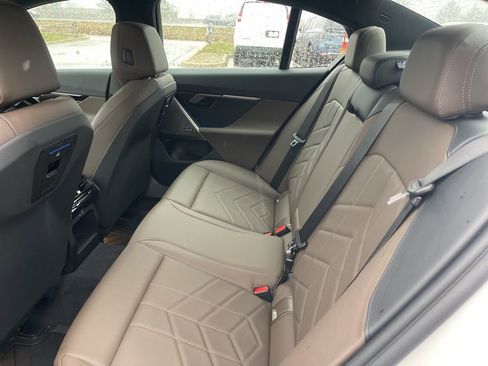 Used 2025 BMW 530i xDrive w/ Premium Package image 13