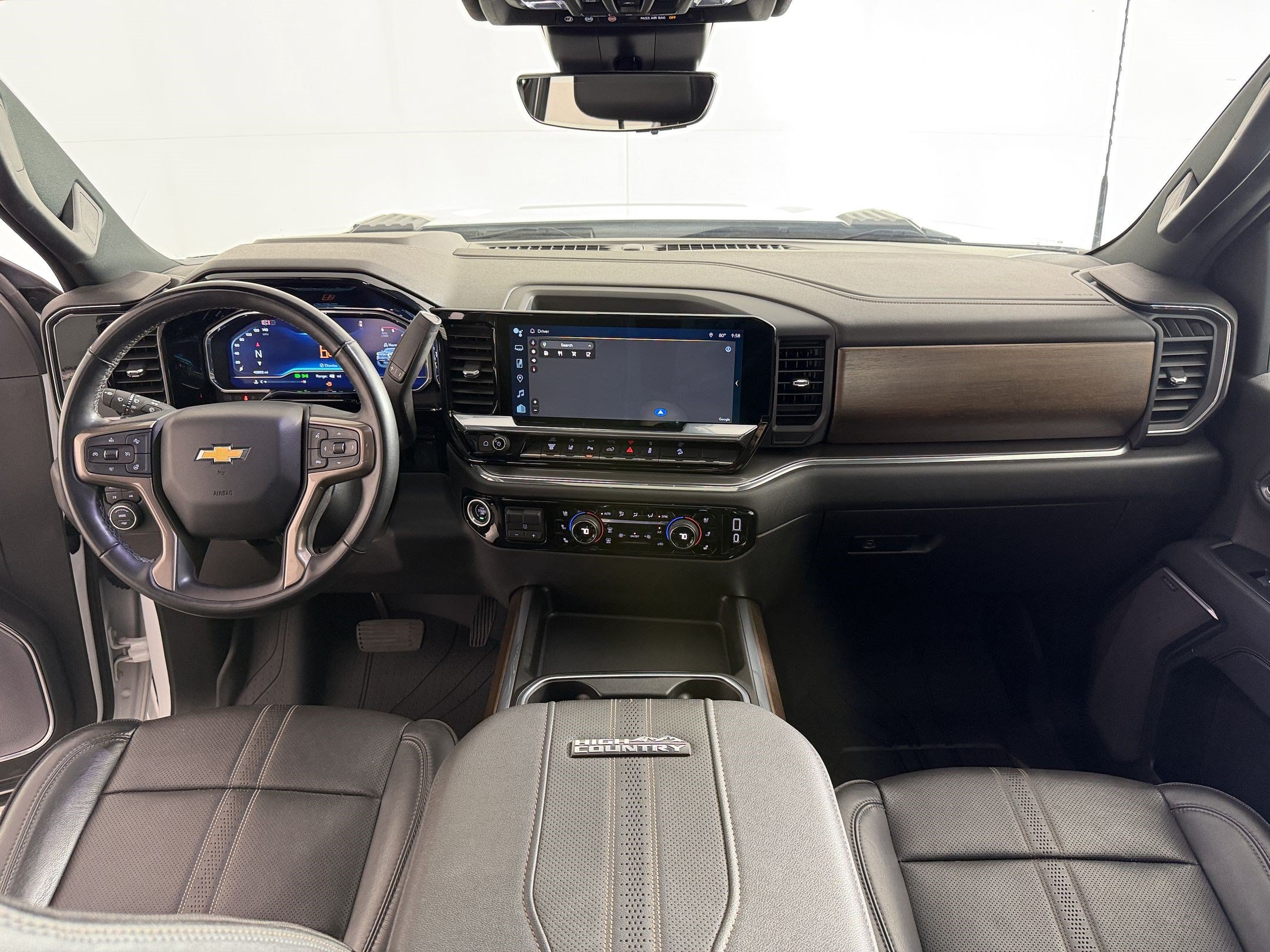 Used 2024 Chevrolet Silverado 2500 High Country w/ High Country Premium Package AWD/4WD image 17