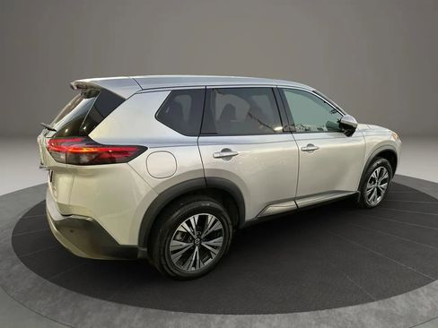 Used 2021 Nissan Rogue SV image 5