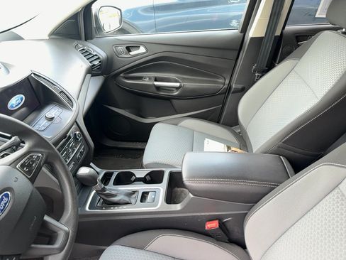 Used 2017 Ford Escape SE w/ Equipment Group 201A AWD/4WD image 9