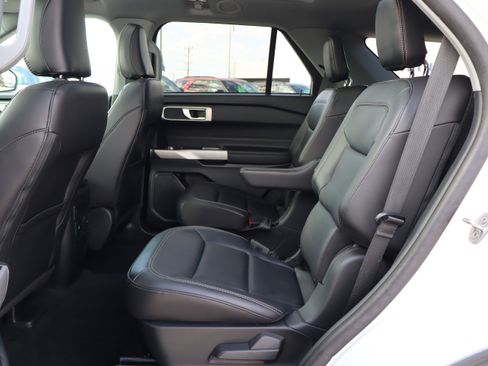 Used 2024 Ford Explorer XLT w/ Equipment Group 202A image 11