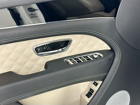 Certified 2022 Bentley Bentayga AWD/4WD image 18