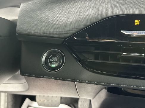 Used 2025 Buick Enclave Sport Touring image 32