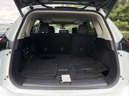Used 2024 Nissan Rogue SV w/ SV Premium Package FWD image 28