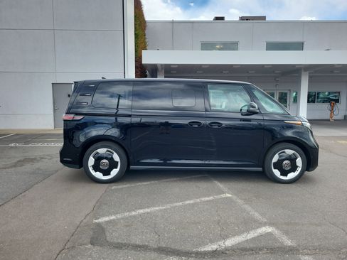 New 2025 Volkswagen ID. Buzz Pro S image 7