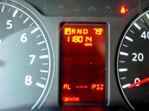 Used 2018 Nissan NV 2500 S image 13