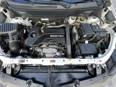 Used 2018 Chevrolet Equinox LT image 17