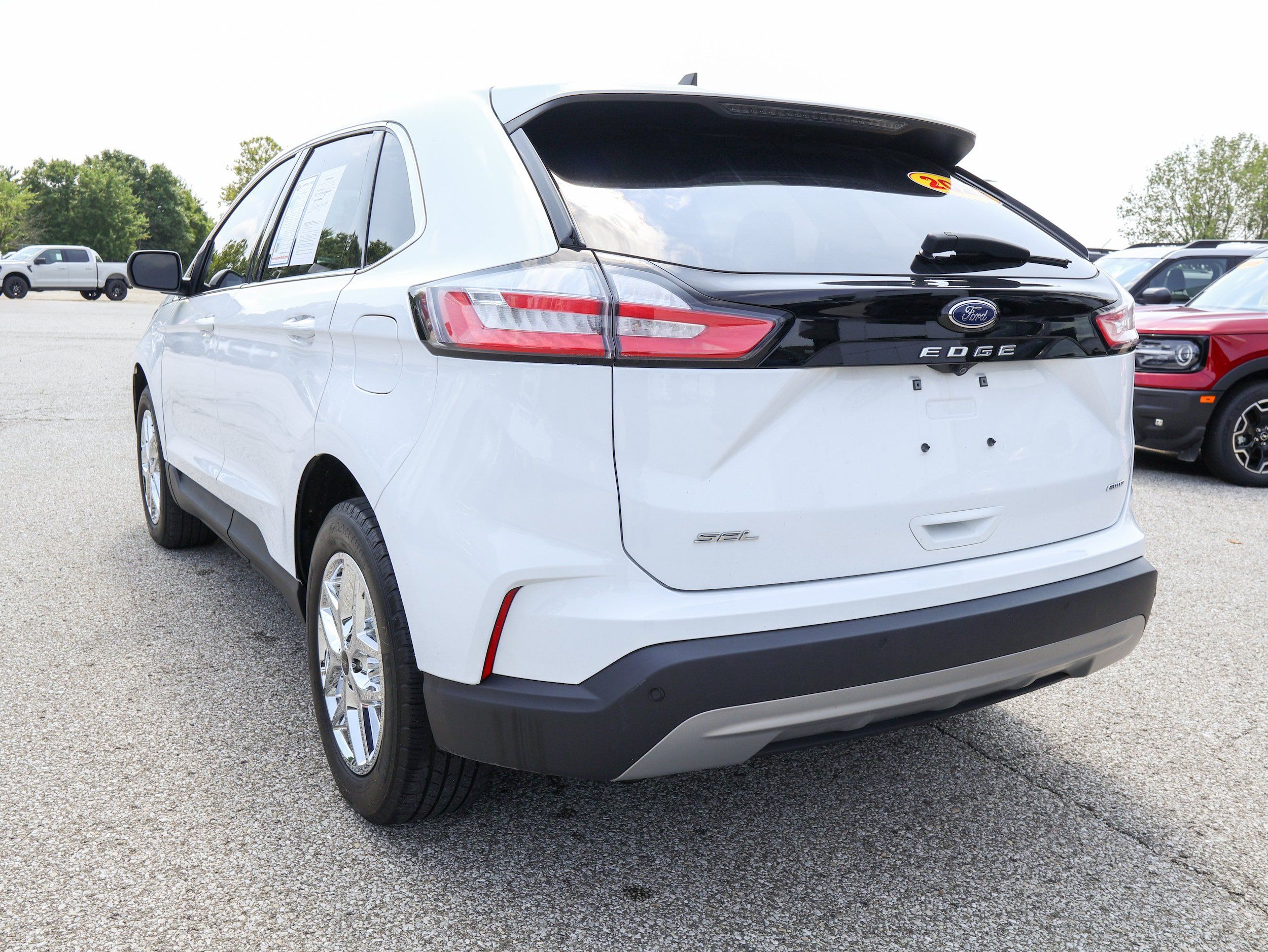 Used 2023 Ford Edge SEL w/ Convenience Package AWD/4WD image 3