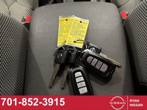 Certified 2018 Nissan Frontier SV w/ Value Truck Package AWD/4WD image 25