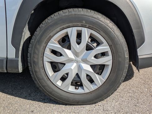 Used 2023 Toyota Corolla Cross L image 11