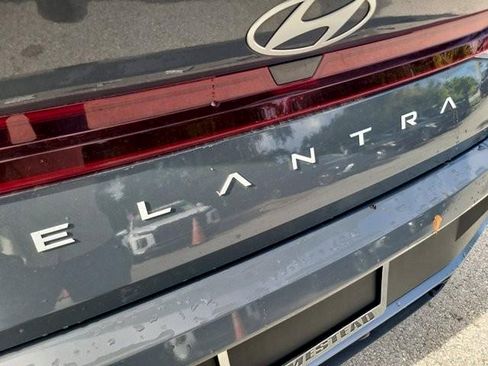 Certified 2024 Hyundai Elantra SE FWD image 9