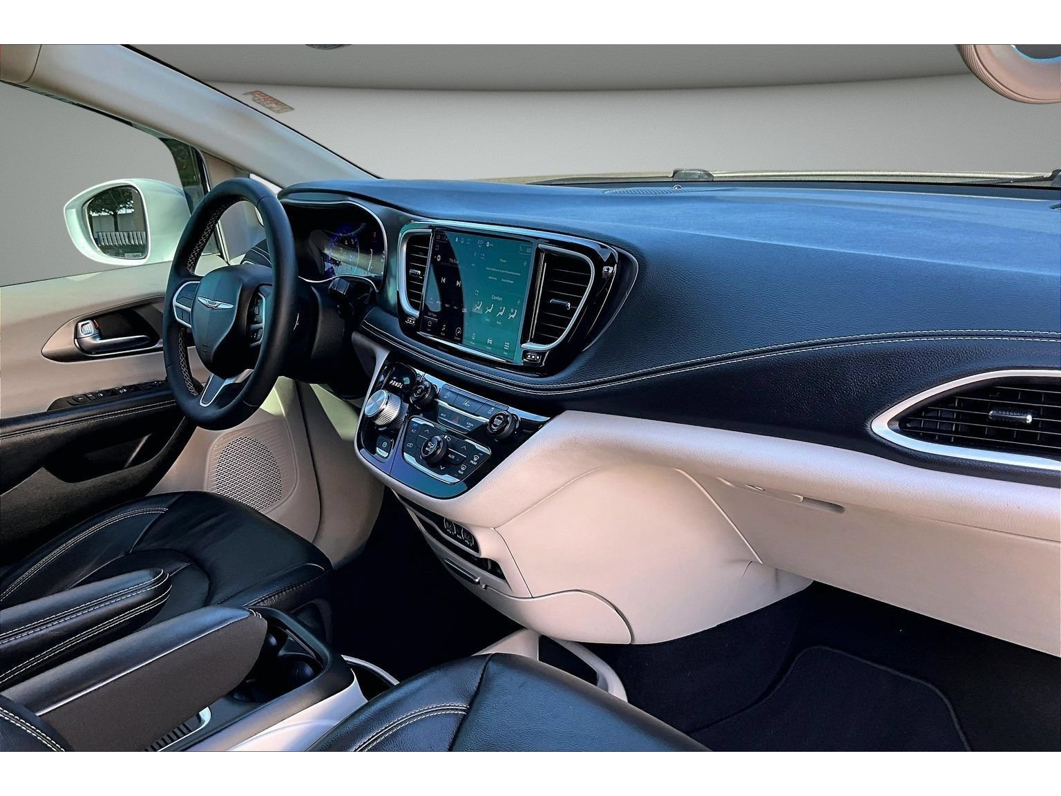 Certified 2022 Chrysler Pacifica Touring-L FWD image 47