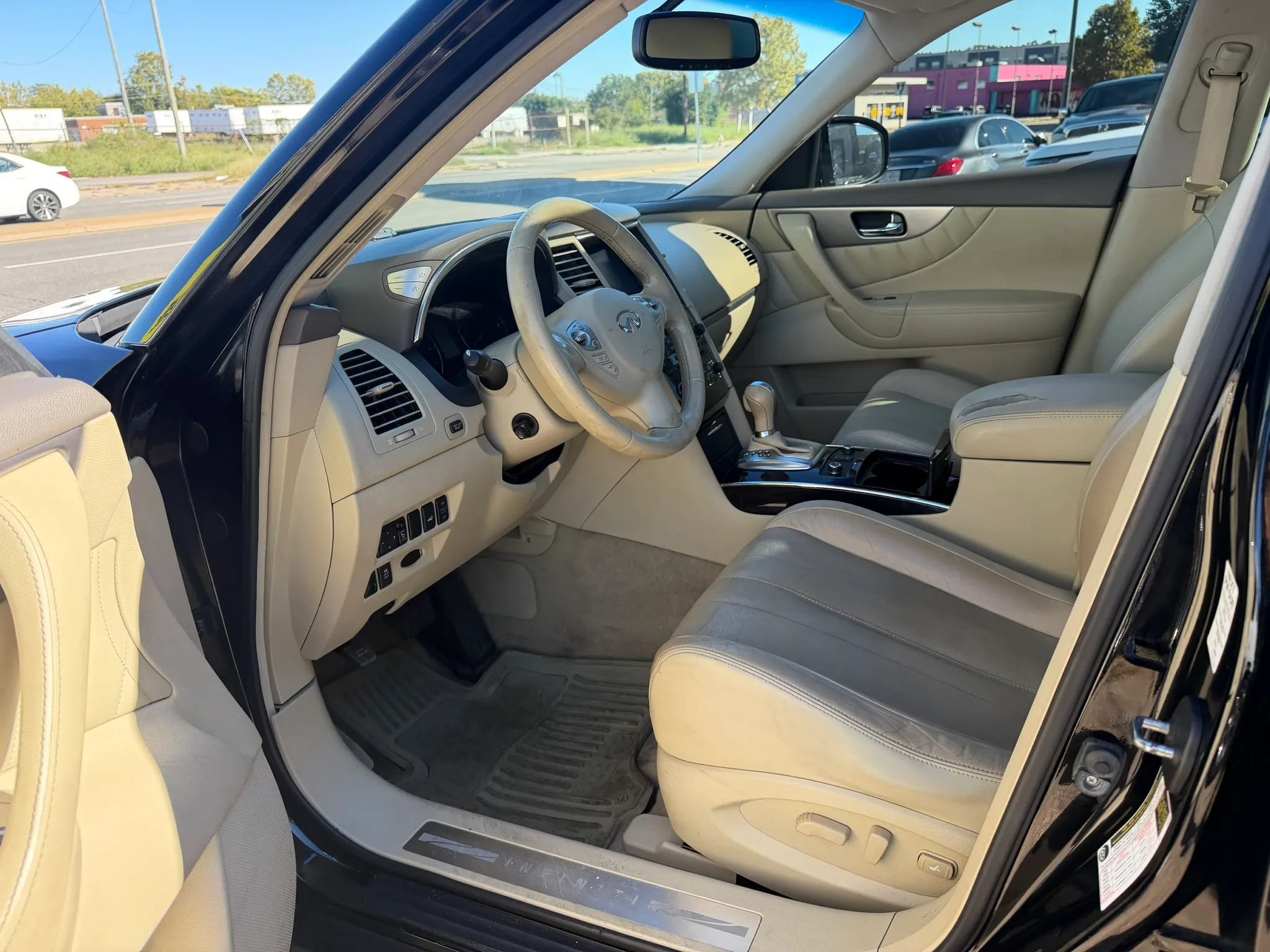 Used 2015 INFINITI QX70 2WD w/ Premium Package image 19