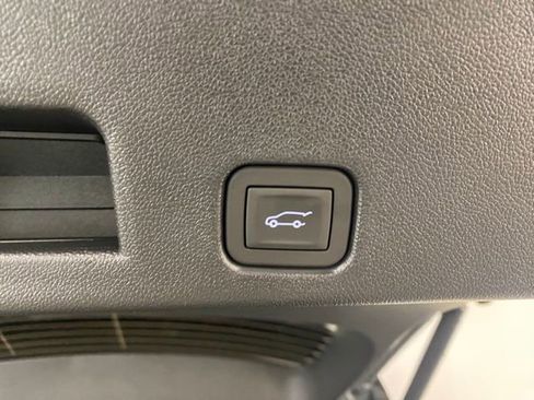 New 2025 Chevrolet Traverse LT w/ Enhanced Driving Package image 9