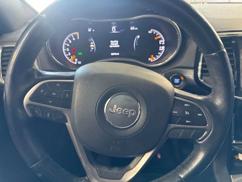 Used 2020 Jeep Grand Cherokee Altitude AWD/4WD image 23