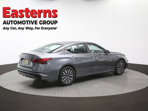 Used 2024 Nissan Altima 2.5 SV FWD image 41