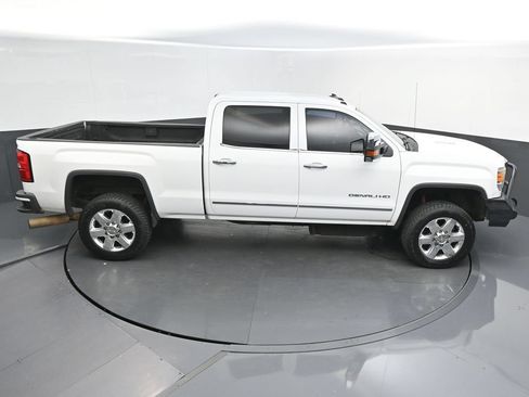 Used 2015 GMC Sierra 2500 Denali w/ Duramax Plus Package AWD/4WD image 35
