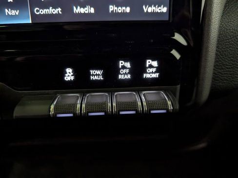 Used 2024 RAM 2500 Big Horn w/ Night Edition AWD/4WD image 23