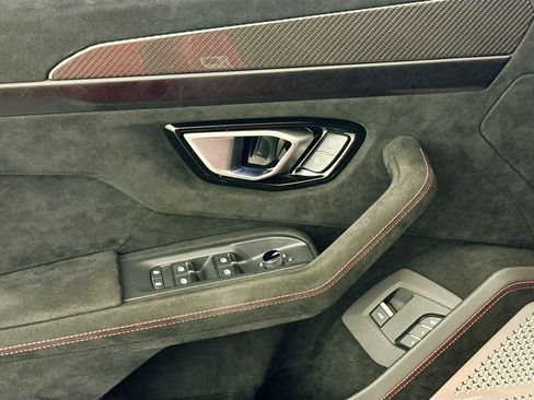 Used 2023 Lamborghini Urus Performante AWD/4WD image 18