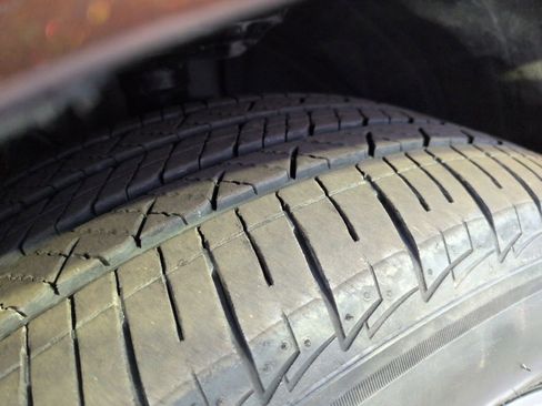 Used 2024 Toyota Sienna Limited image 28