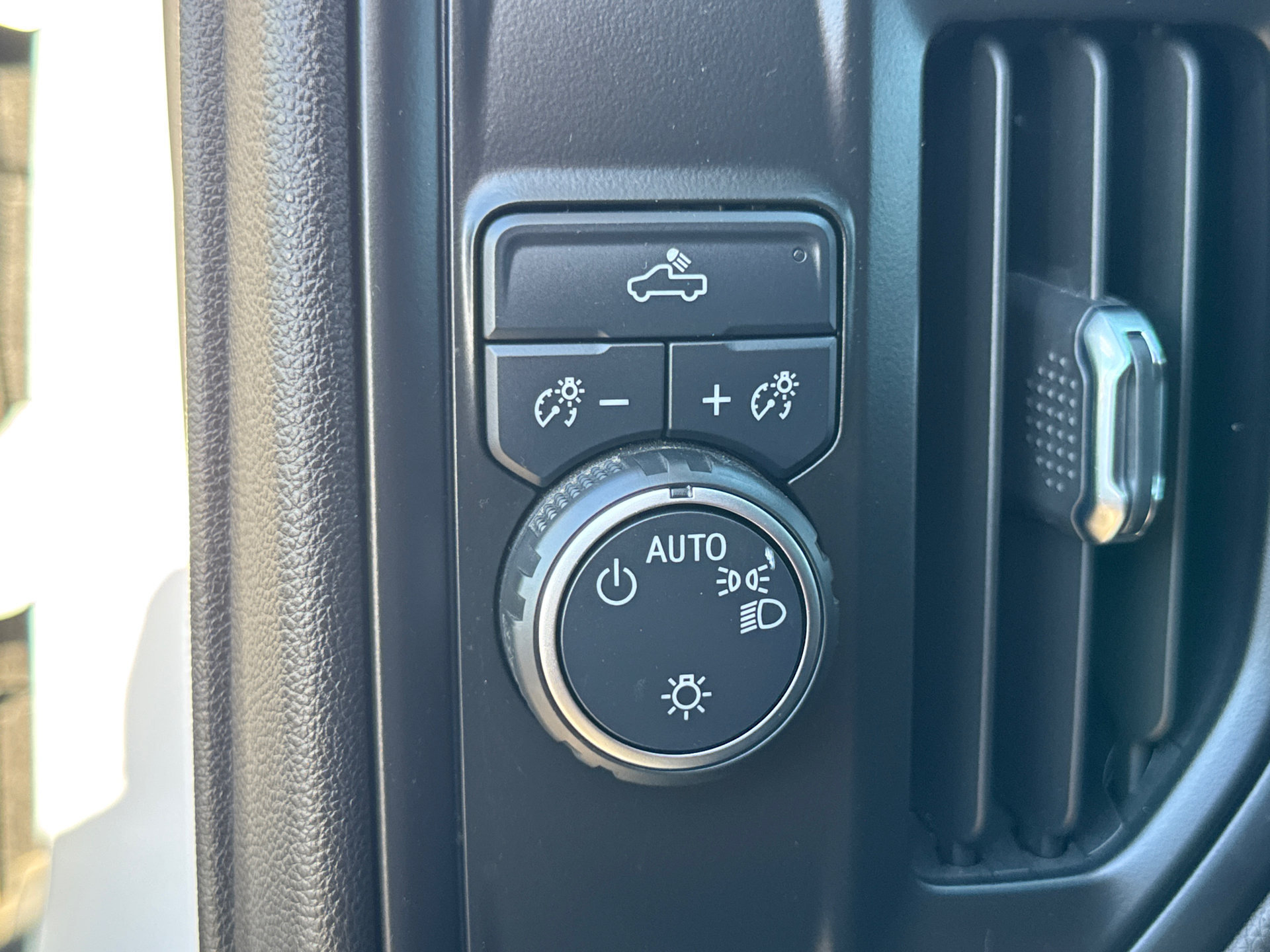 Used 2025 Chevrolet Silverado 1500 Custom RWD image 19