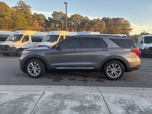 Used 2022 Ford Explorer Limited image 8