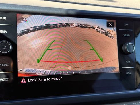 Certified 2024 Volkswagen Taos SE image 7