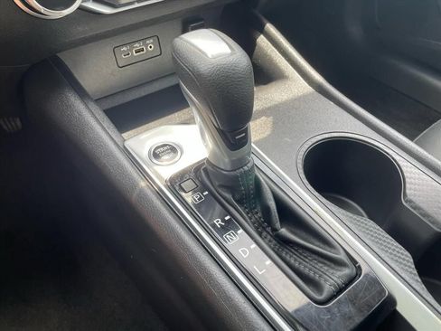 Used 2025 Nissan Altima 2.5 SV FWD image 8