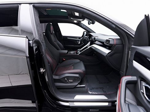 Used 2022 Lamborghini Urus image 30