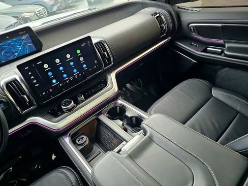 Used 2025 Ford Expedition Max Platinum w/ Stealth Appearance Package image 35