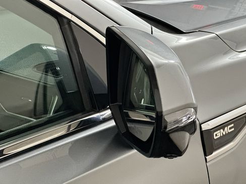 Used 2023 GMC Yukon Denali RWD image 10