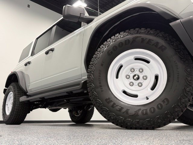 New 2026 Ford Bronco Heritage Edition AWD/4WD image 2