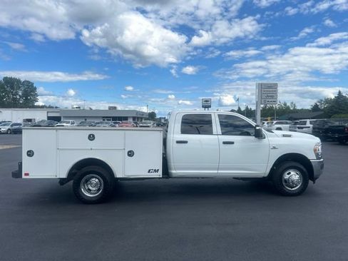 Used 2024 RAM 3500 Tradesman w/ Chrome Appearance Group AWD/4WD image 6