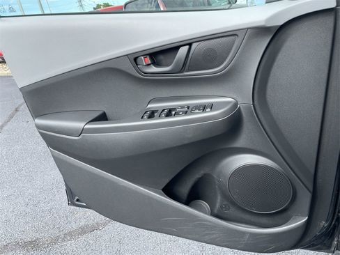 Used 2019 Hyundai Kona SE image 17