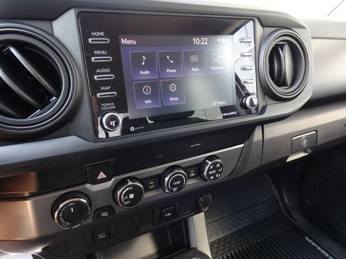 Used 2020 Toyota Tacoma SR AWD/4WD image 17