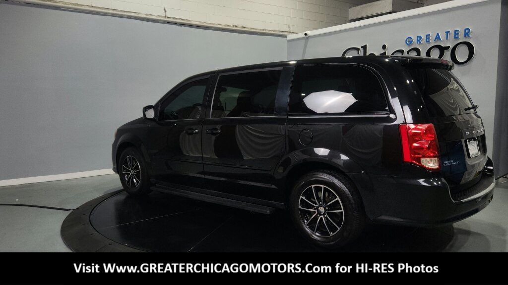 Used 2015 Dodge Grand Caravan SXT w/ Blacktop Package FWD image 9