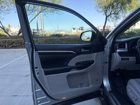 Used 2016 Toyota Highlander Limited AWD/4WD image 19