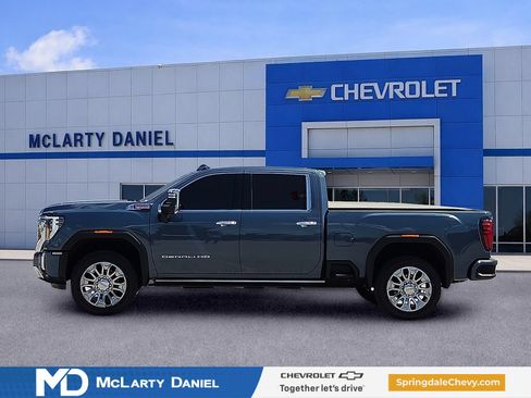 Used 2025 GMC Sierra 2500 Denali w/ Denali Reserve Package AWD/4WD image 3