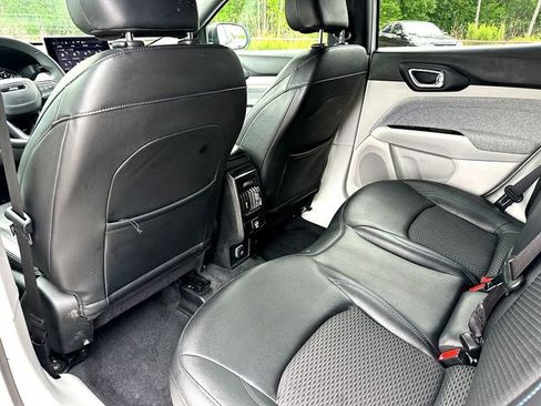 Used 2024 Jeep Compass Latitude AWD/4WD image 19