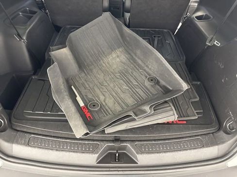 Used 2020 GMC Acadia SLT w/ Driver Alert Package II image 31