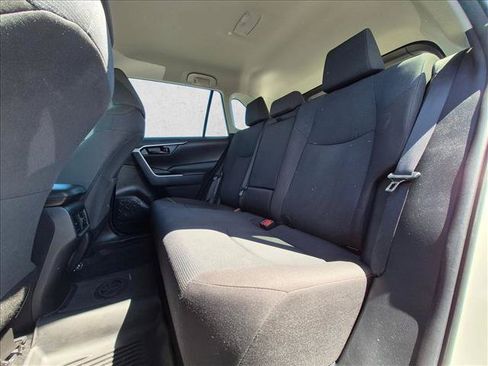 Used 2022 Toyota RAV4 LE FWD image 17